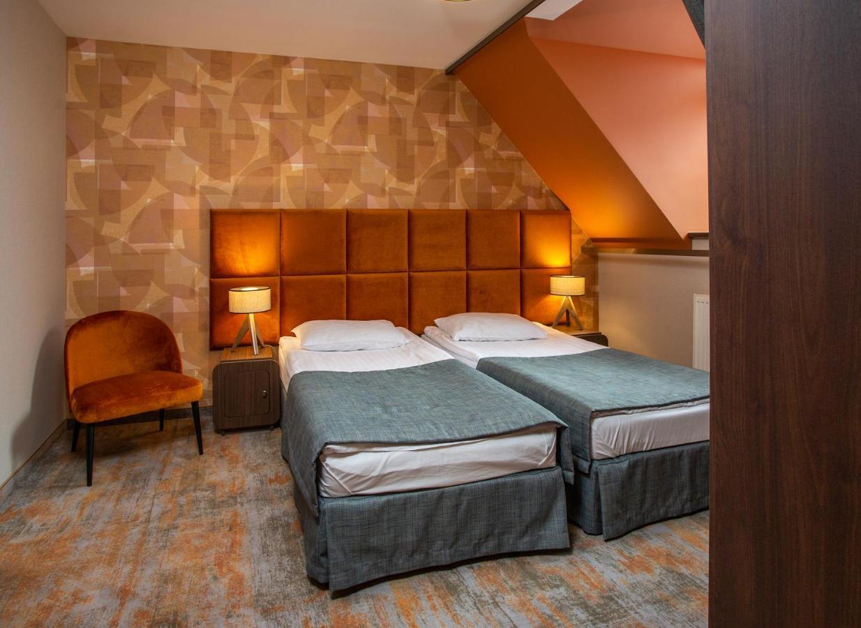 Hotel Styl 70 Pszczyna Extérieur photo